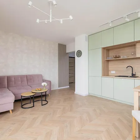 Pastel With Balcony And Parking By Renters Appartamento