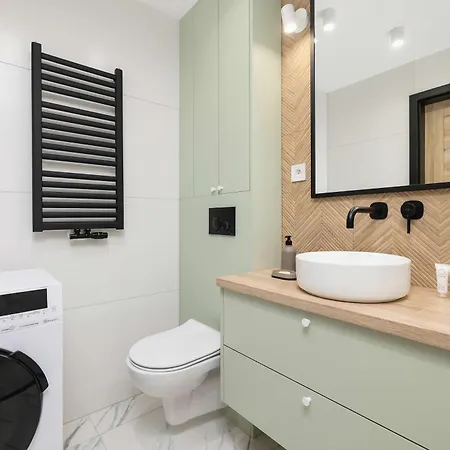 Pastel With Balcony And Parking By Renters Appartamento Żywiec