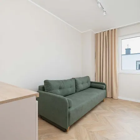 Pastel With Balcony And Parking By Renters *