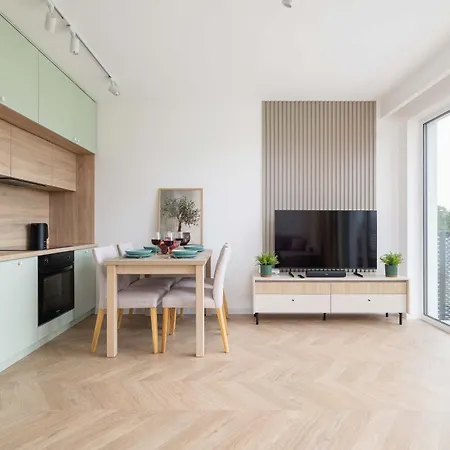 Pastel With Balcony And Parking By Renters דירה *