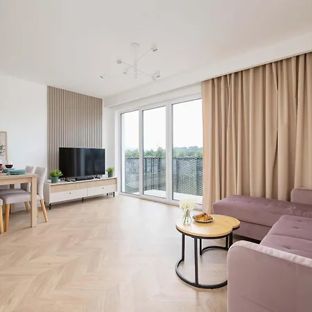 Pastel With Balcony And Parking By Renters *