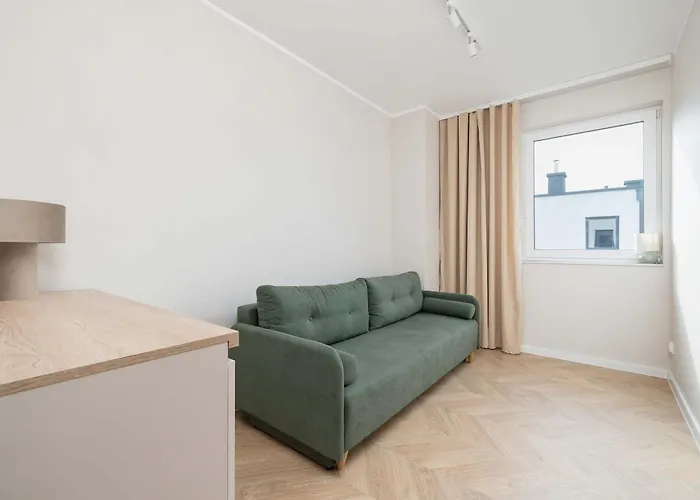 Pastel With Balcony And Parking By Renters *